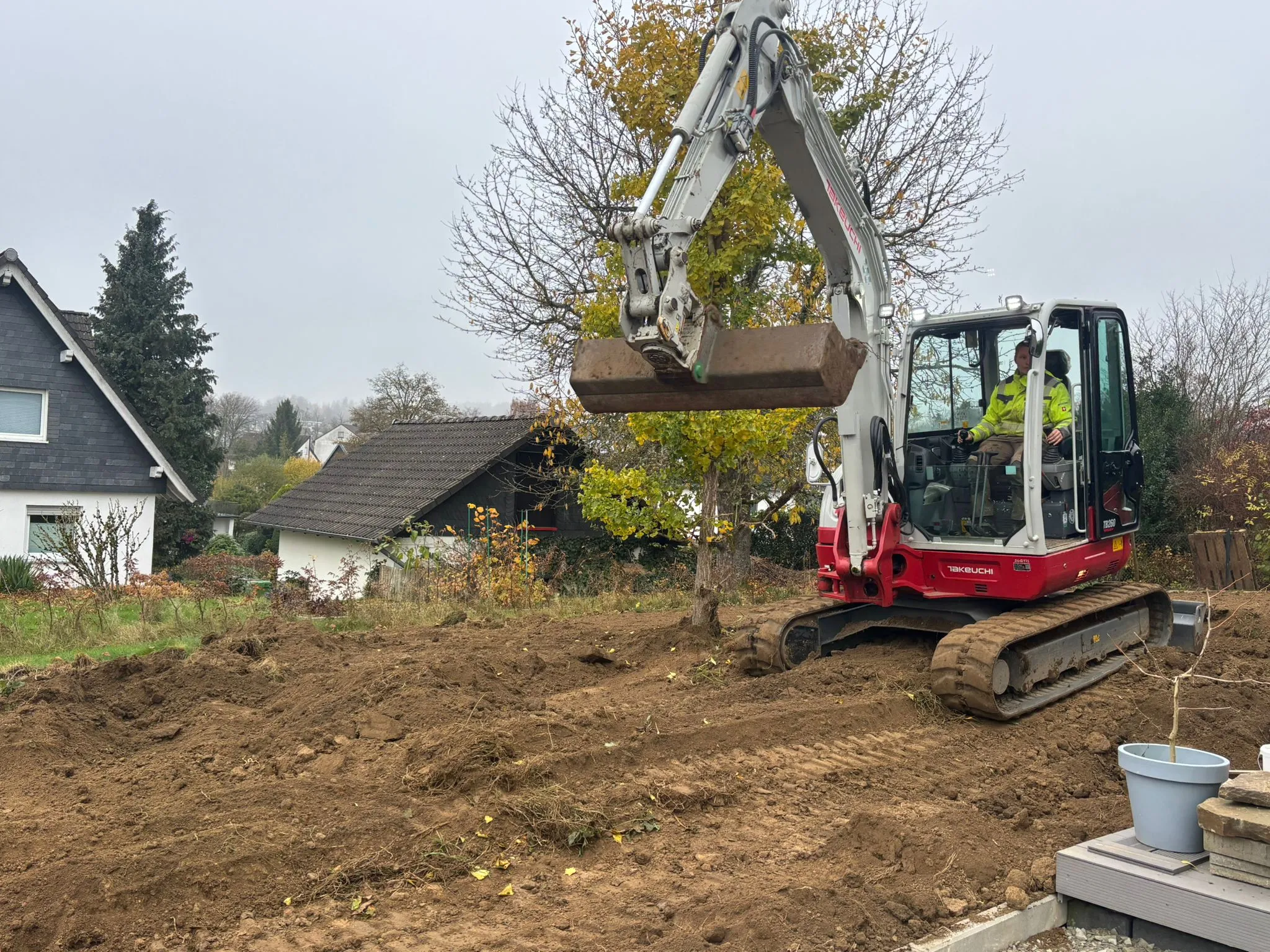 Bagger- und Erdarbeiten Bagger- und Erdarbeiten