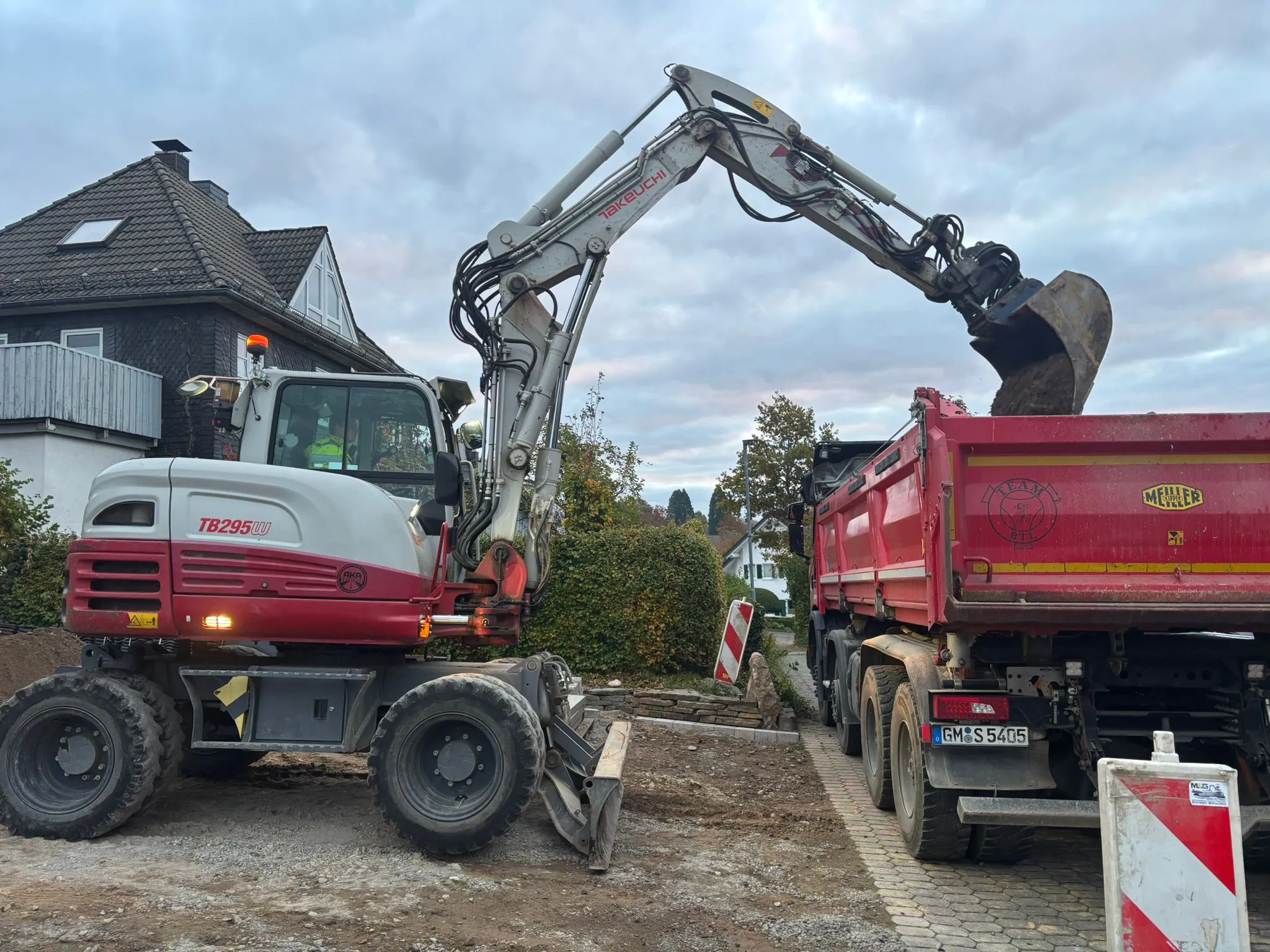 Bagger- und Erdarbeiten Bagger- und Erdarbeiten