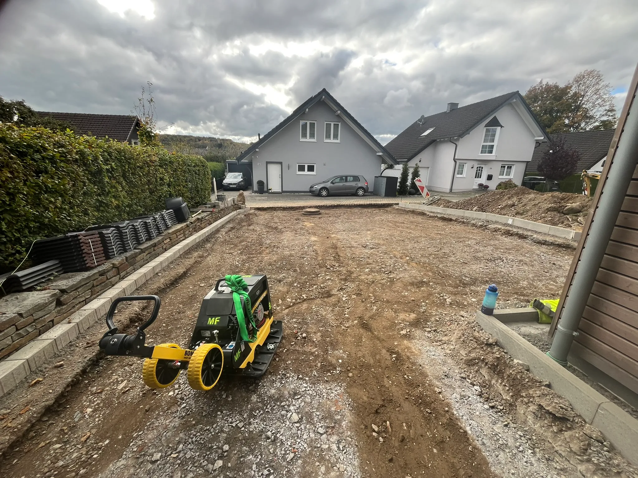 Einfahrt‑Upgrade – Vorher/Nachher before