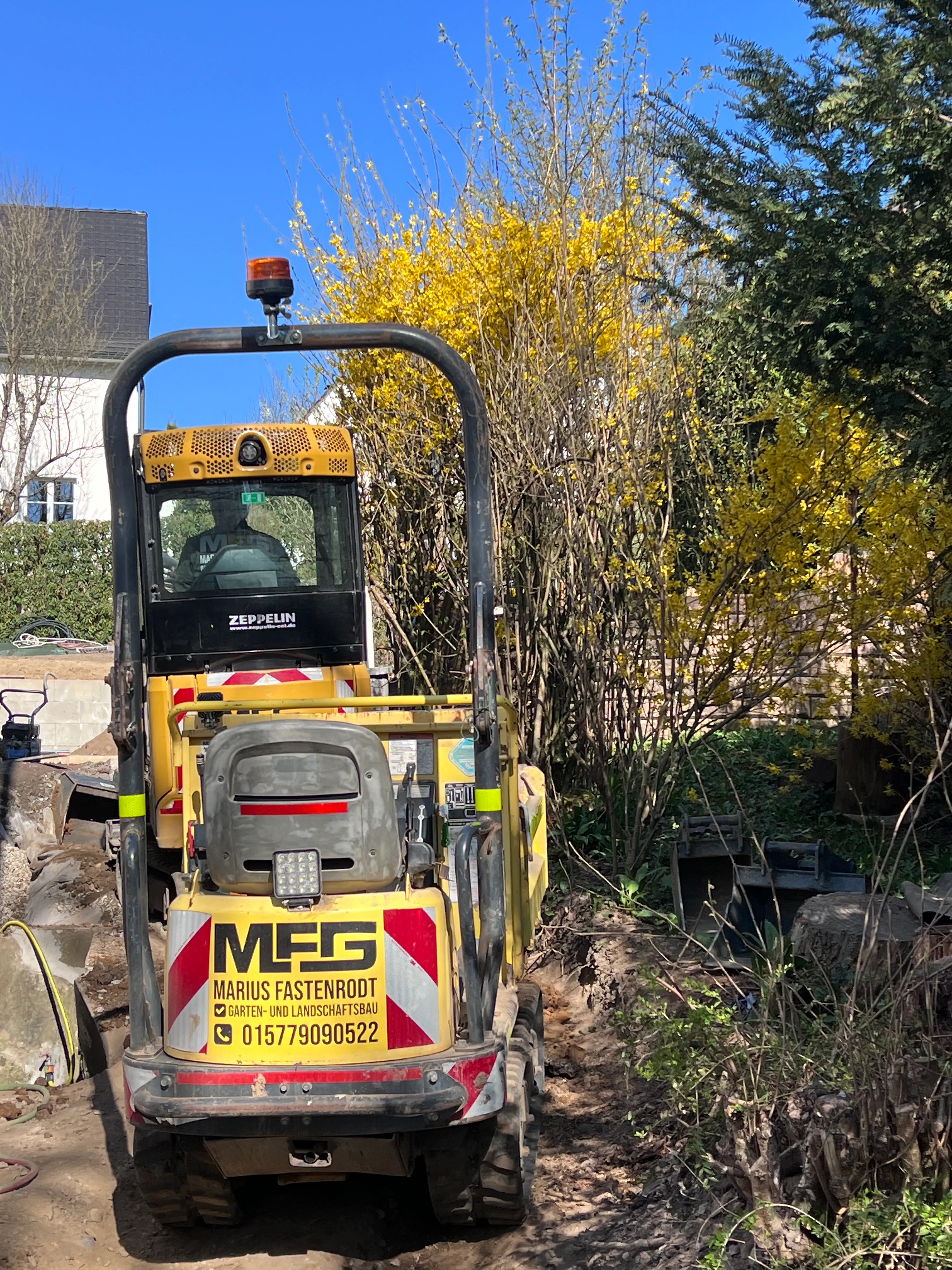 Yanmar C12R Dreiseitenkipper mieten Yanmar C12R Dreiseitenkipper mieten